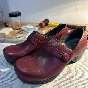 Dansko Burgundy Leather Clogs Women's Size 39